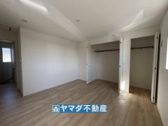 2階洋室8.5帖のお部屋です。
