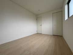 2階洋室6帖のお部屋です。