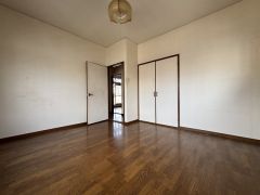 2階洋室6.5帖のお部屋です。