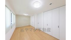 2部屋に変更できる2階洋室5.1帖と4.9帖のお部屋。