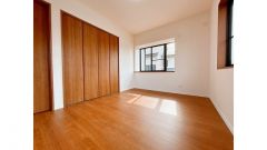 洋室南西6帖のお部屋です。