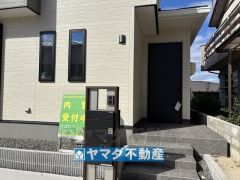 玄関にはロータイプのシューズボックス