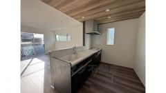 キッチンからご家族との会話ができますね。