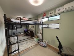 2階洋室10帖のお部屋です。