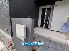 広々とした玄関ポーチ