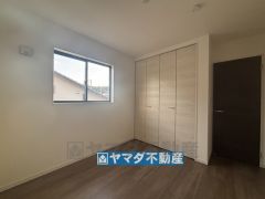 2階洋室のお部屋です。