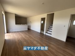 リビングの広さに加えて和室の入り口を開放すればさらに広々とした空間になります