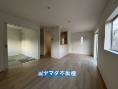 リビングの広さに加えて和室の入り口を開放すればさらに広々とした空間になります