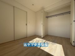 2階洋室4.5帖のお部屋です。