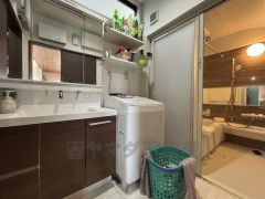 三面鏡タイプの洗面台