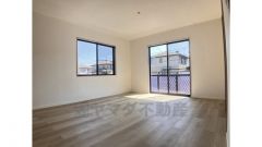 2階洋室11帖のお部屋です。