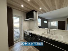 勝手口のあるシステムキッチン