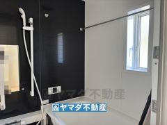 浴槽にはベンチスペースがあるので半身浴やお子様も座ることができ安心快適です