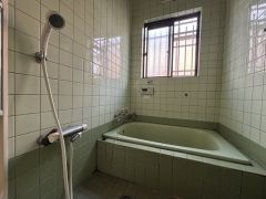 窓のある浴室