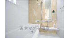 ゆったりとしたバスタブ