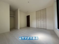 2階洋室のお部屋です。