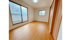 2階洋室7.5帖のお部屋です。