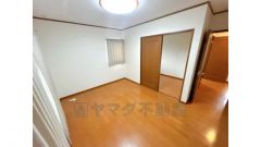 ウォークインクローゼットのある洋室のお部屋です。