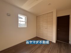 2階洋室5.3帖のお部屋です。