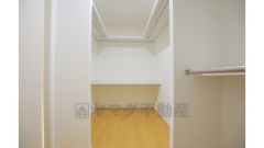 2階洋室のウォークインクローゼット