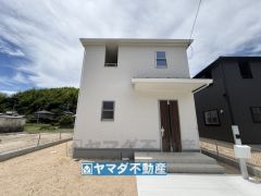 2号棟ケイミュー外壁は汚れが付きにくい効果を併せ持つ特徴があります。