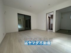 リビングの広さに加えて和室の入り口を開放すればさらに広々とした空間になります