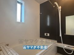 浴槽にはベンチスペースがあるので半身浴やお子様も座ることができ安心快適です