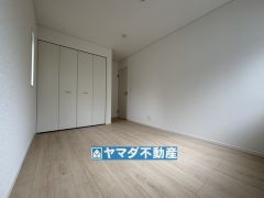 2階洋室6.5帖のお部屋です。
