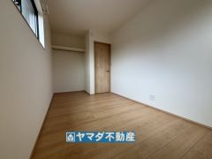 2階洋室5帖のお部屋です