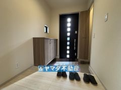 シューズボックスの他に収納棚完備