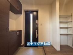 可動式の収納棚完備