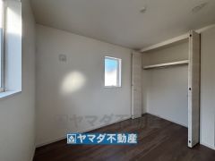 2階洋室のお部屋です。