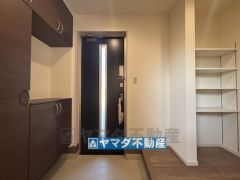 可動式の収納棚完備