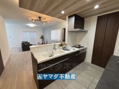 キッチンには便利なパントリー完備