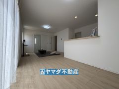 リビングの広さに加えて和室の入り口を開放すればさらに広々とした空間になります