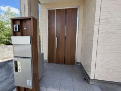 宅配ボックスがあります