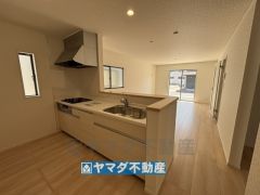 キッチンからご家族との会話ができますね。