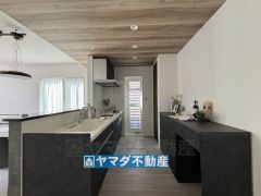 勝手口のあるシステムキッチン