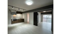 リフォーム済　14帖のリビング、フローリング張替え、壁・天井クロス張り替え済