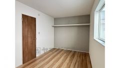 2階洋室のお部屋です。