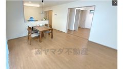 南・西の2面採光の明るいリビング