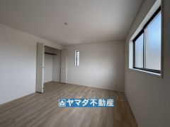 2階洋室9帖のお部屋です。