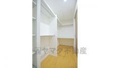 1階洋室のウォークインクローゼット