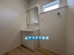 収納もできる三面鏡タイプの洗面台