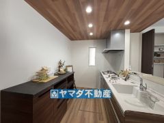 収納豊富なシステムキッチン