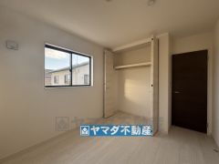 2階洋室5.34帖のお部屋です。