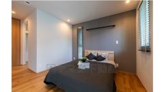 2階洋室10.8帖のお部屋です。