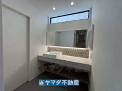 広々としたおしゃれな洗面台