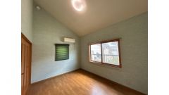 2階洋室6帖のお部屋です。