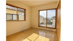 2階洋室6帖のお部屋です。